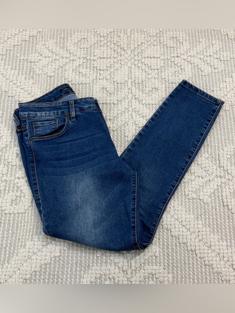STS Blue Emma Ankle Skinny Jeans
SIZE: 29